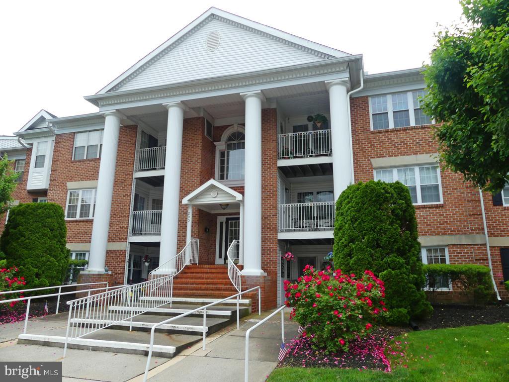 COUNTRY WALK - Residential Lease