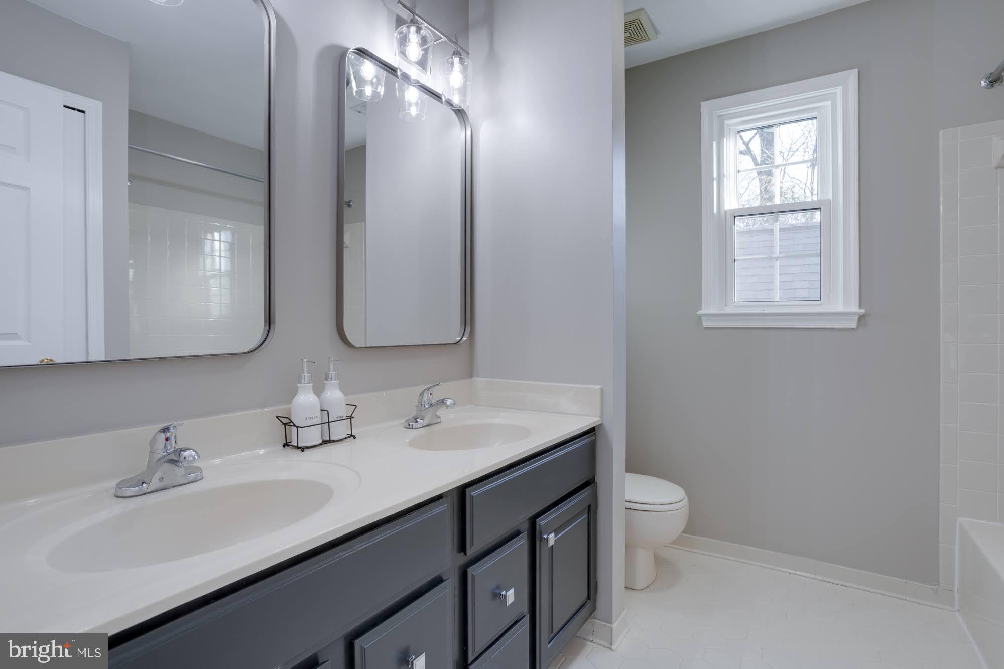 LONGWOOD GROVE - Residential