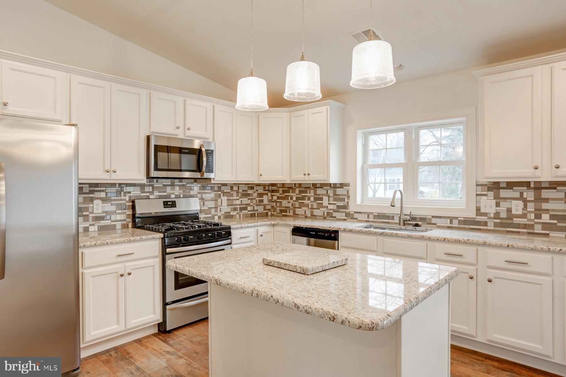 LAUREL ESTATES - Residential