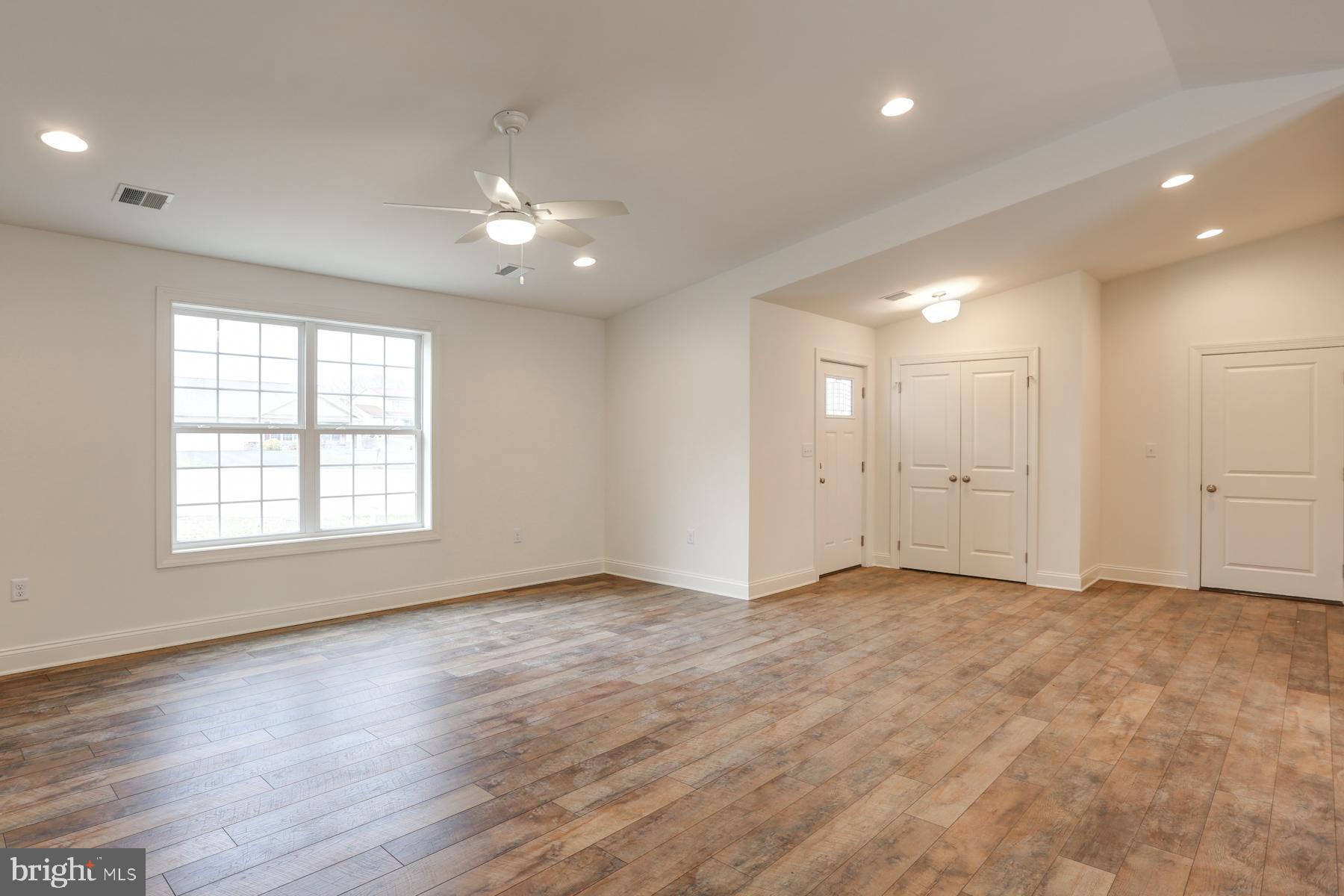 LAUREL ESTATES - Residential