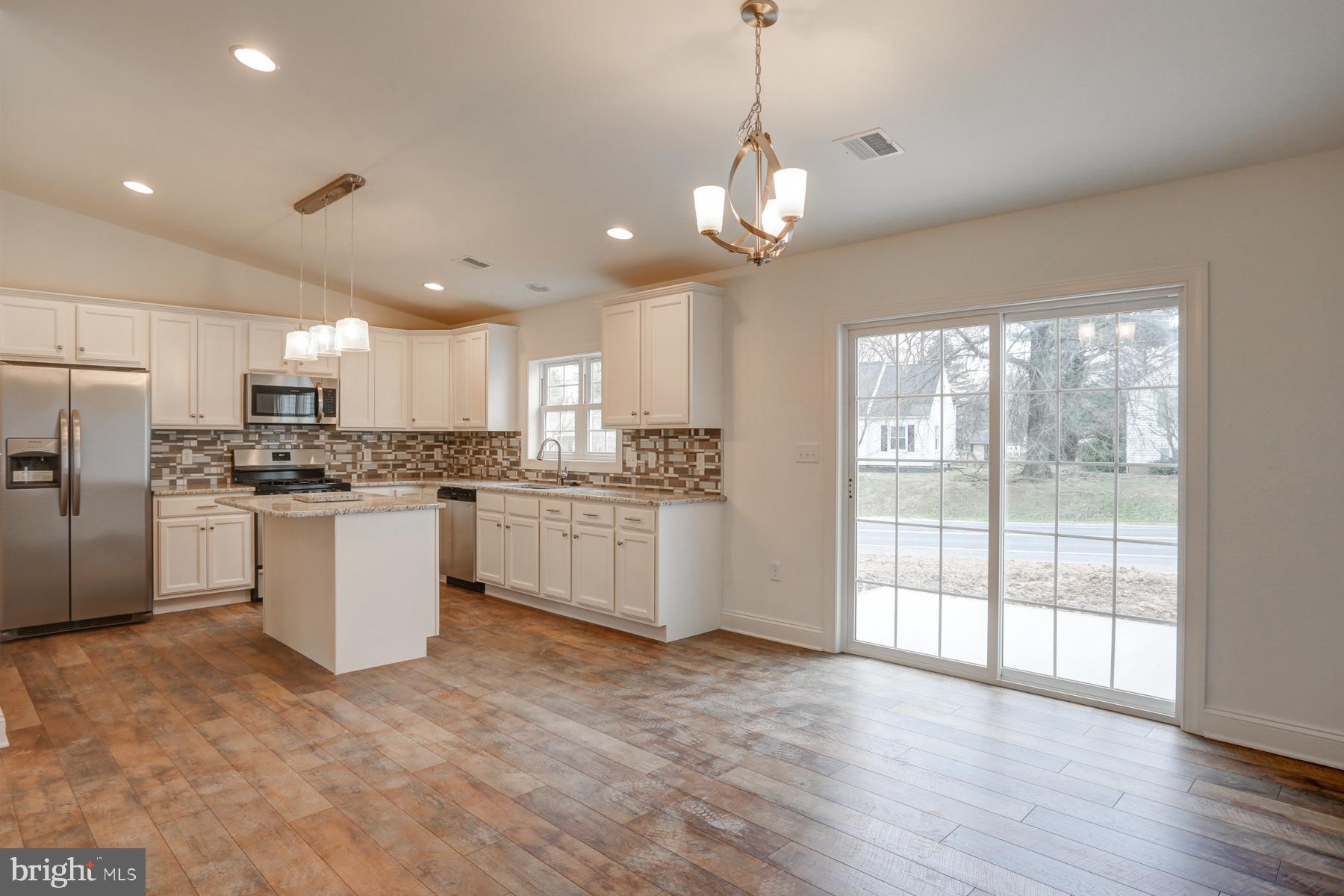 LAUREL ESTATES - Residential