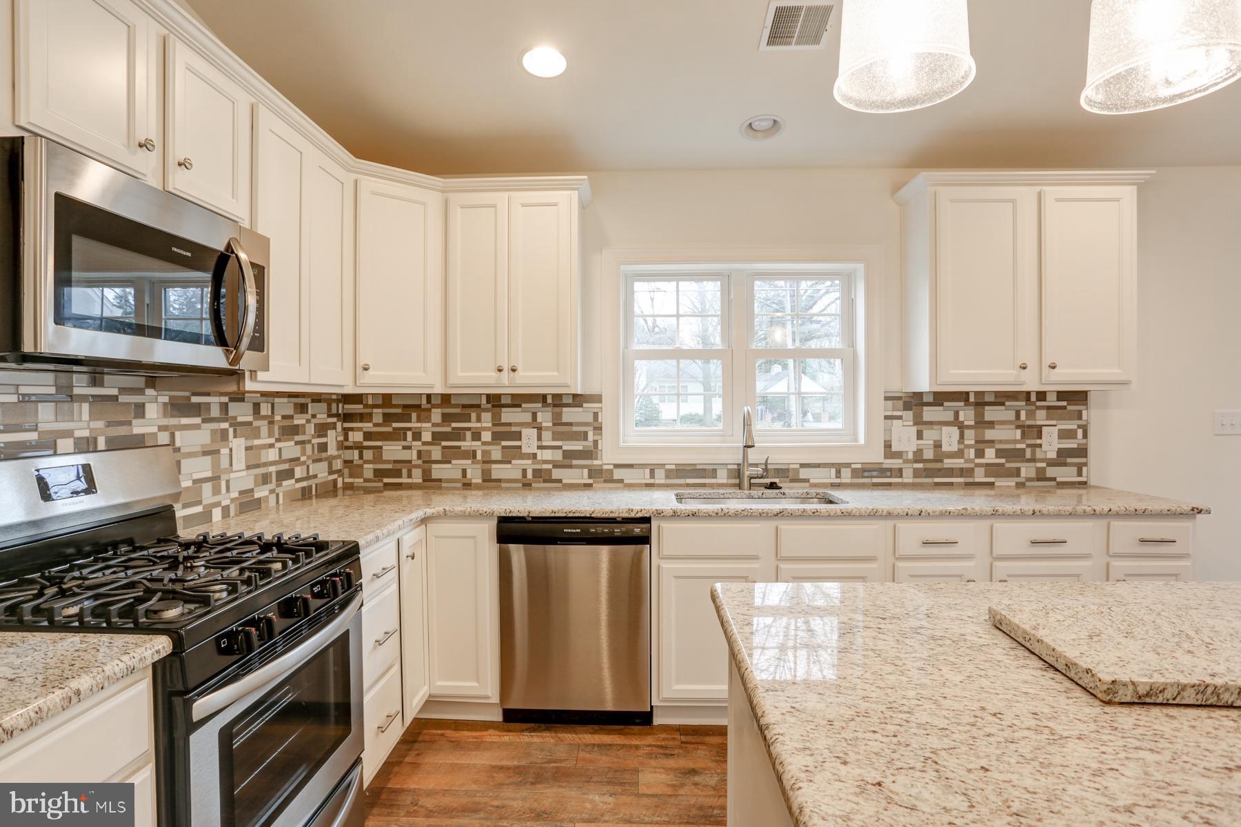 LAUREL ESTATES - Residential