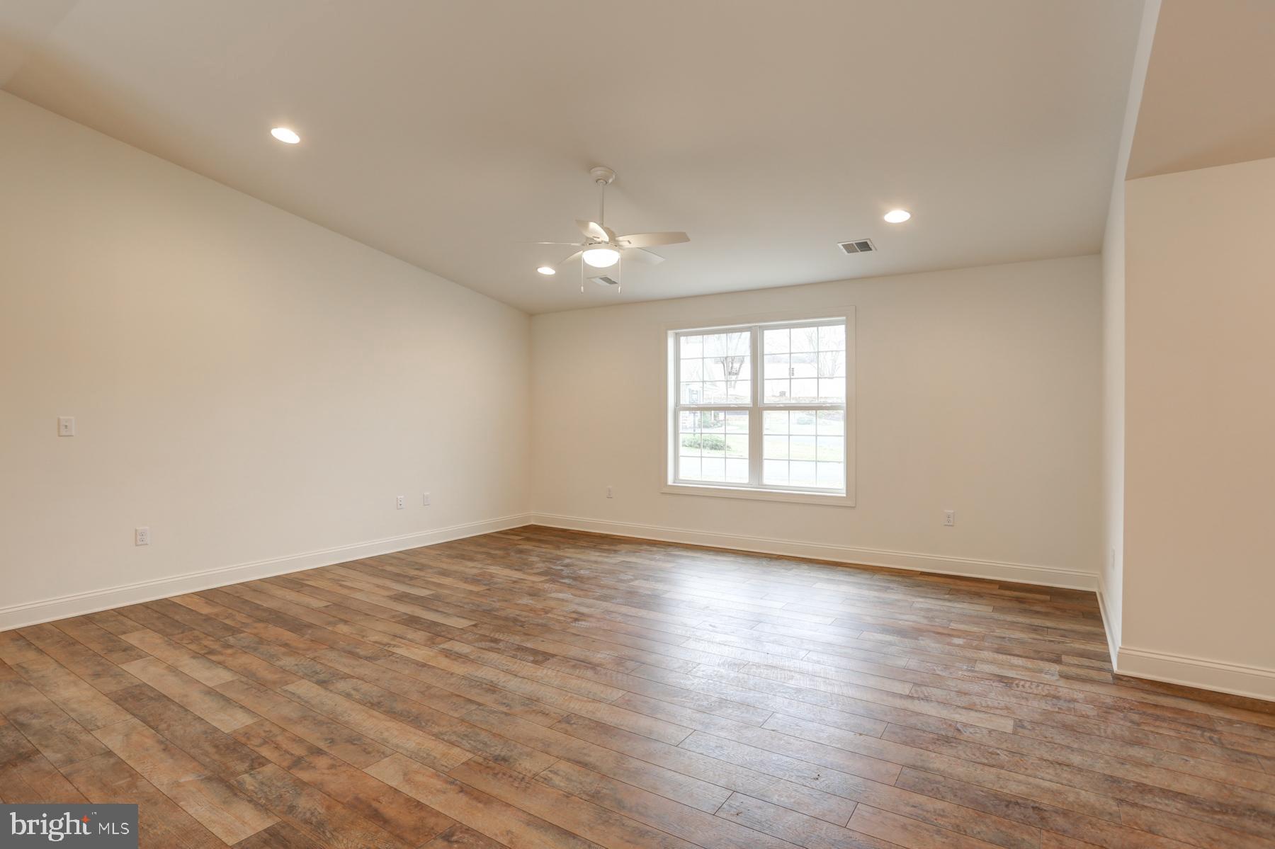 LAUREL ESTATES - Residential