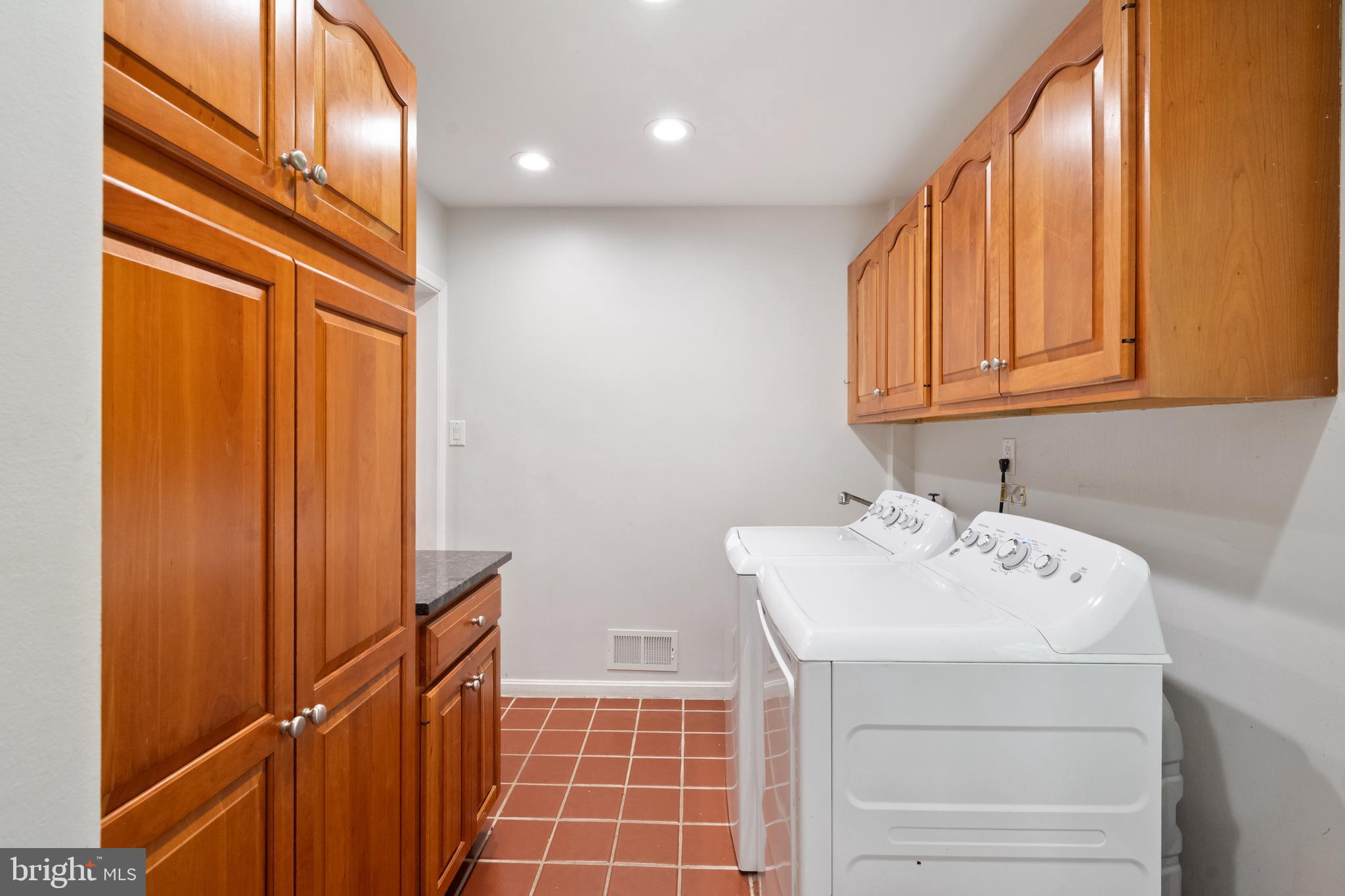 OLD GEORGETOWN ESTATES - Residential Lease