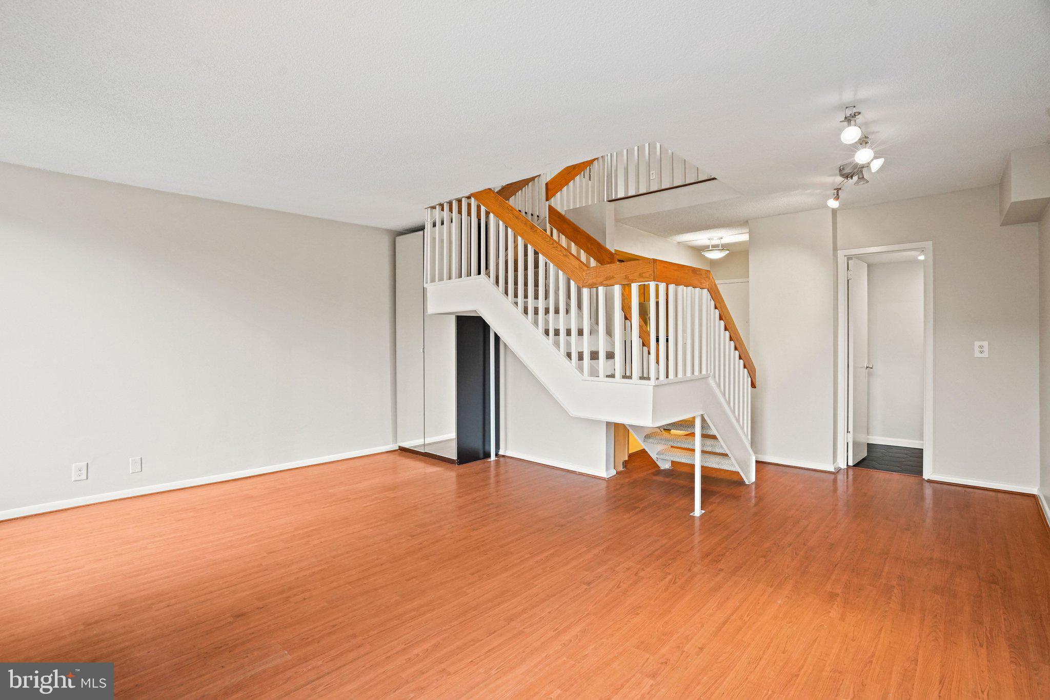 1800 R STREET NW 405