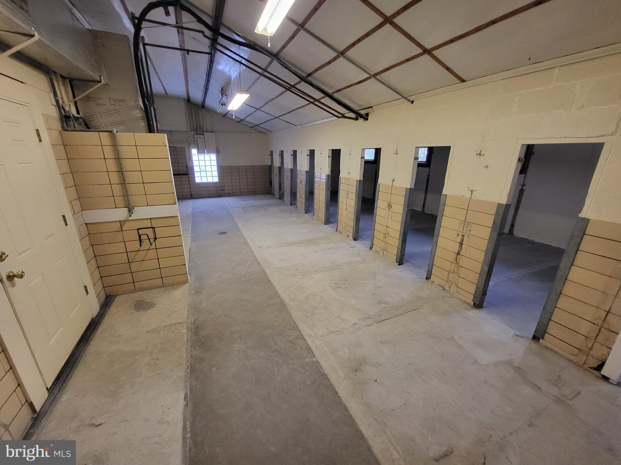 EASTON - Commercial Sale