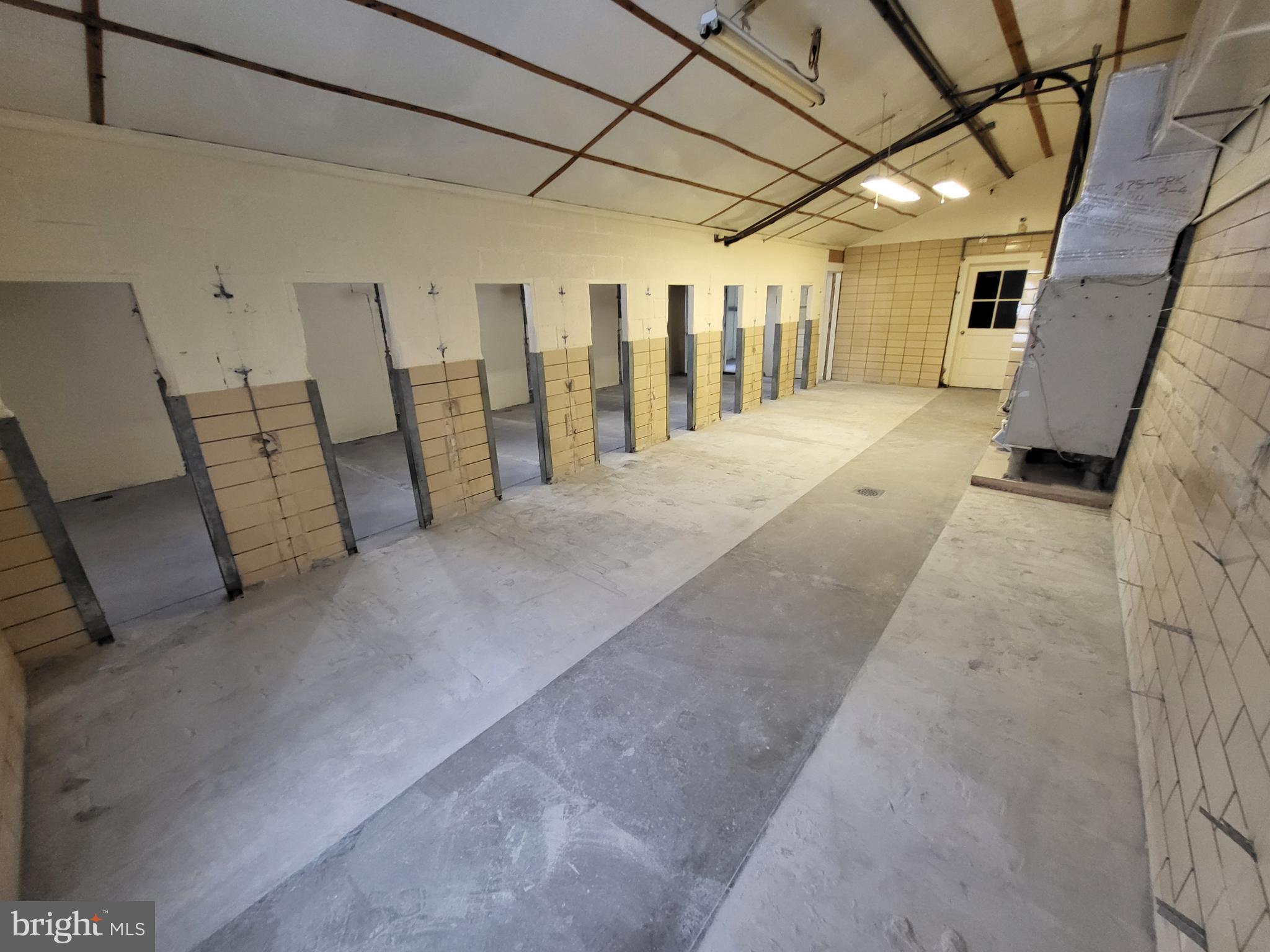 EASTON - Commercial Sale