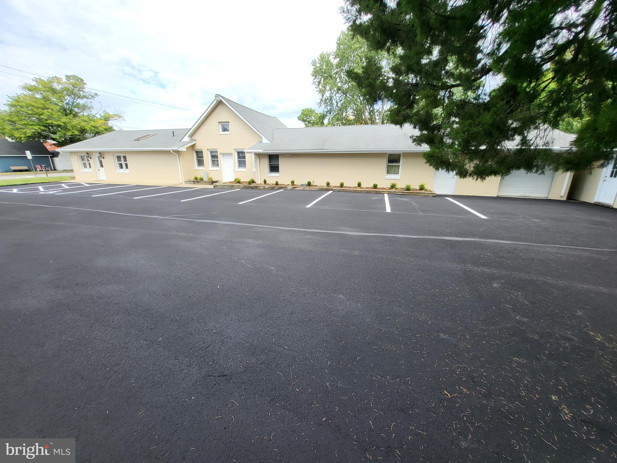 EASTON - Commercial Sale