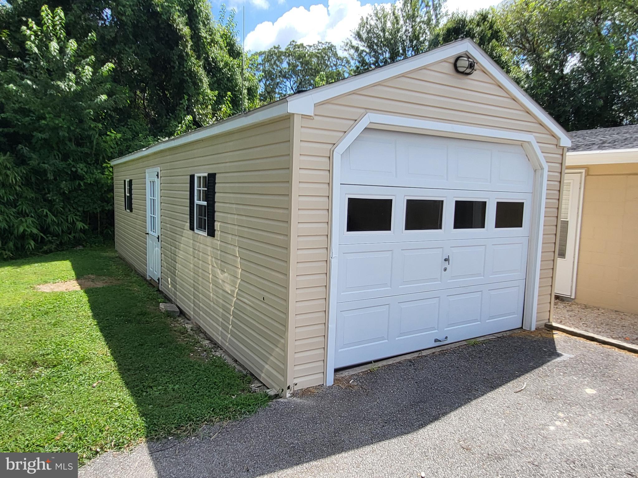 EASTON - Commercial Sale