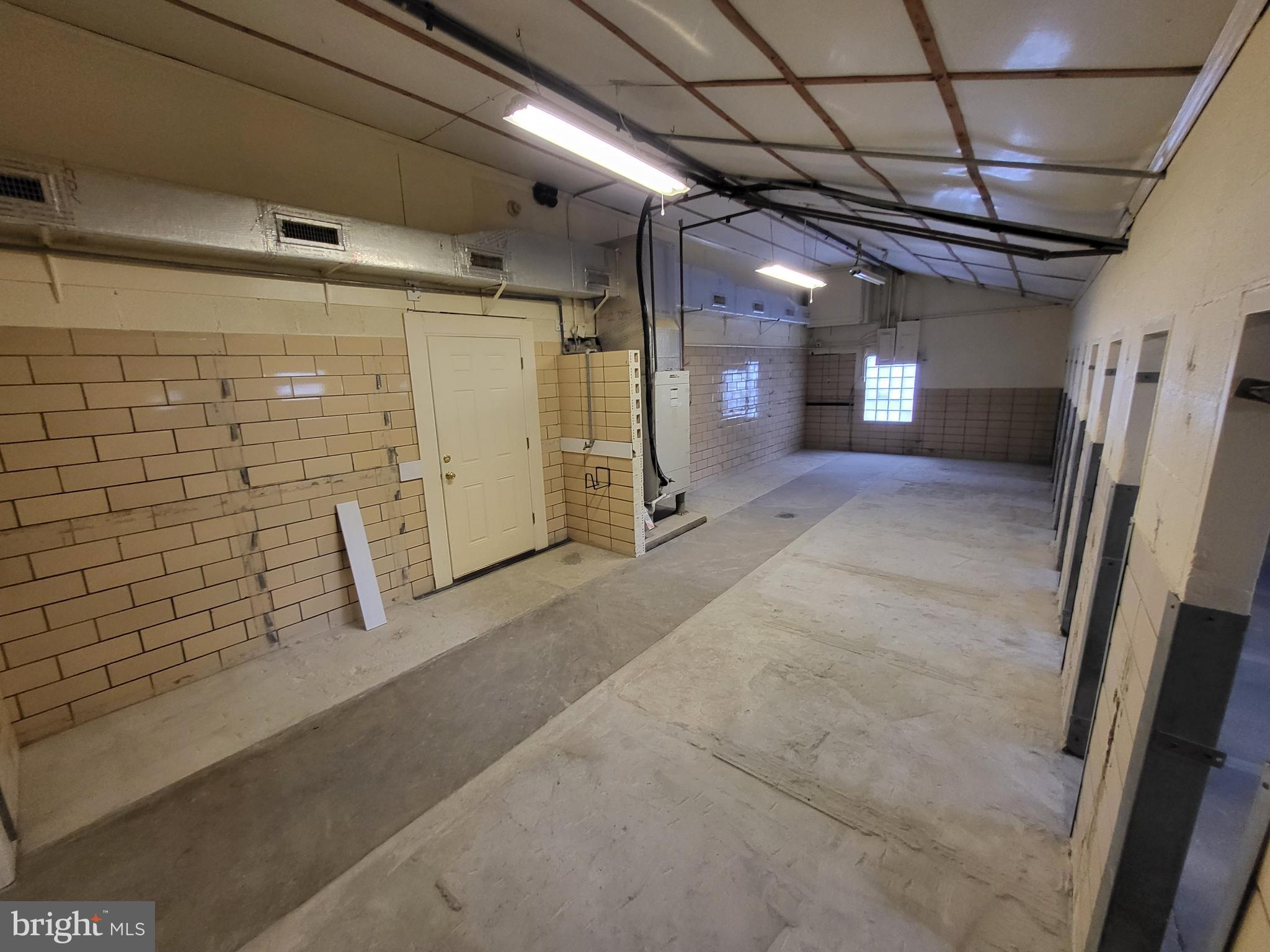 EASTON - Commercial Sale