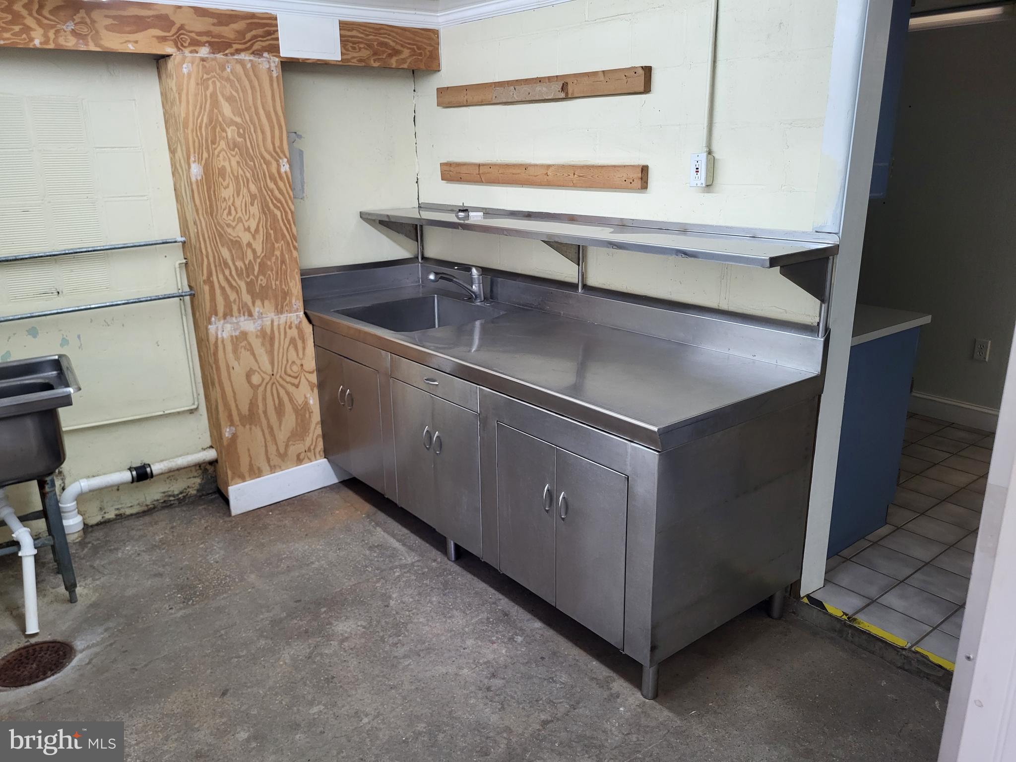 EASTON - Commercial Sale