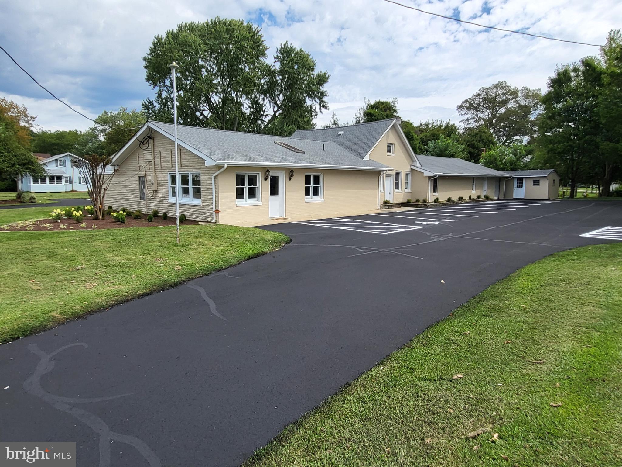 EASTON - Commercial Sale