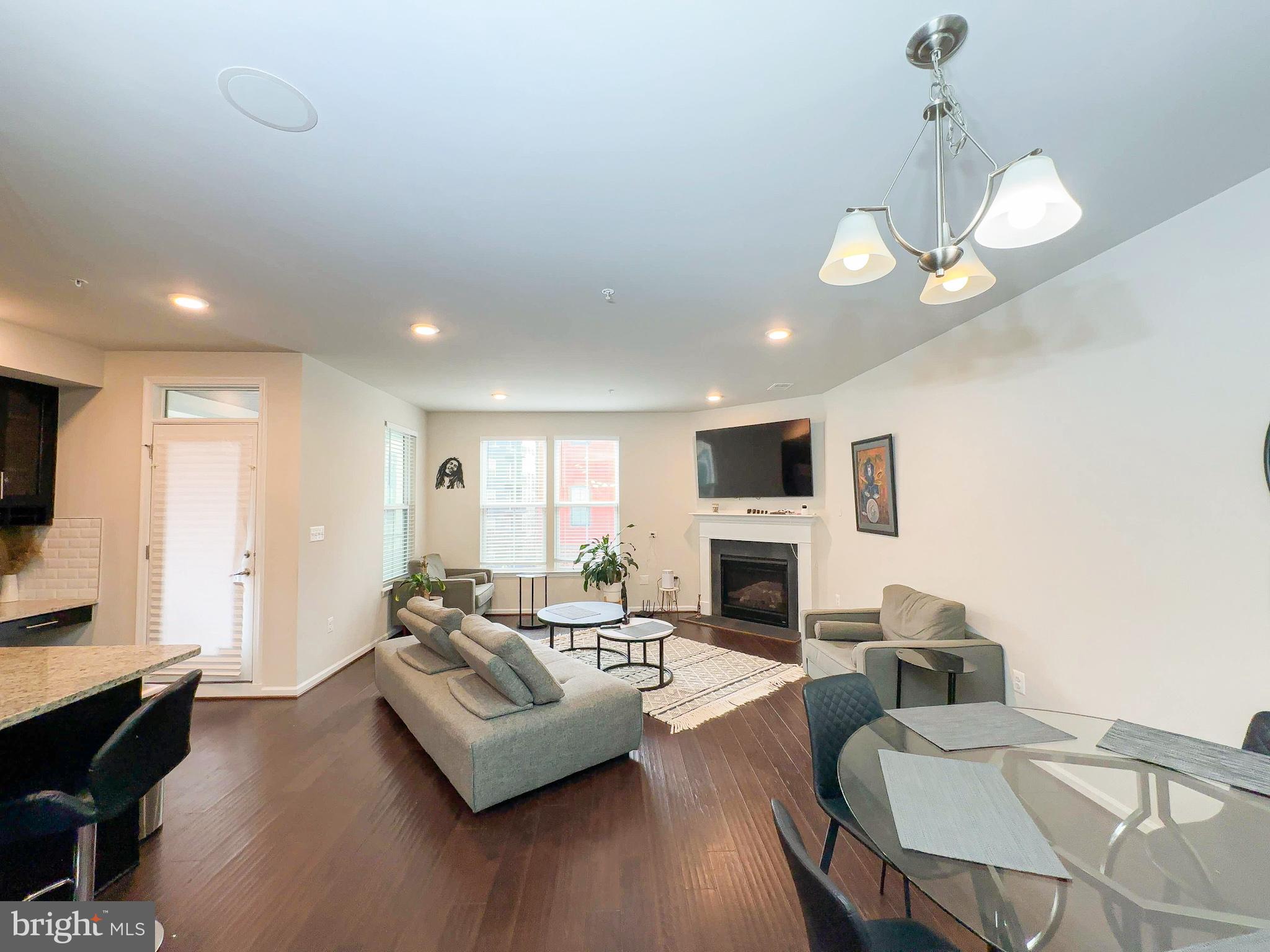 EDITORS PARK - Residential Lease