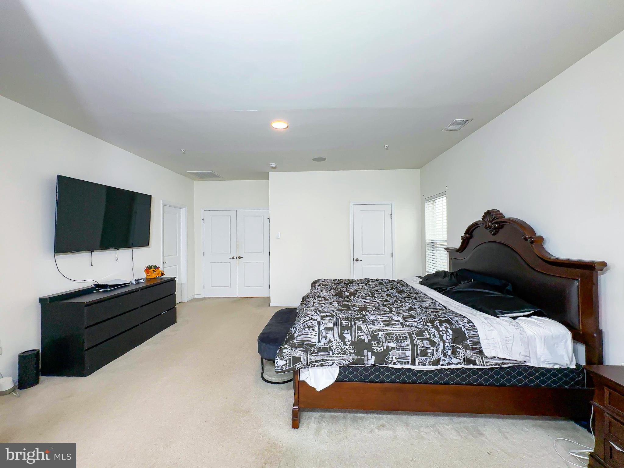 EDITORS PARK - Residential Lease