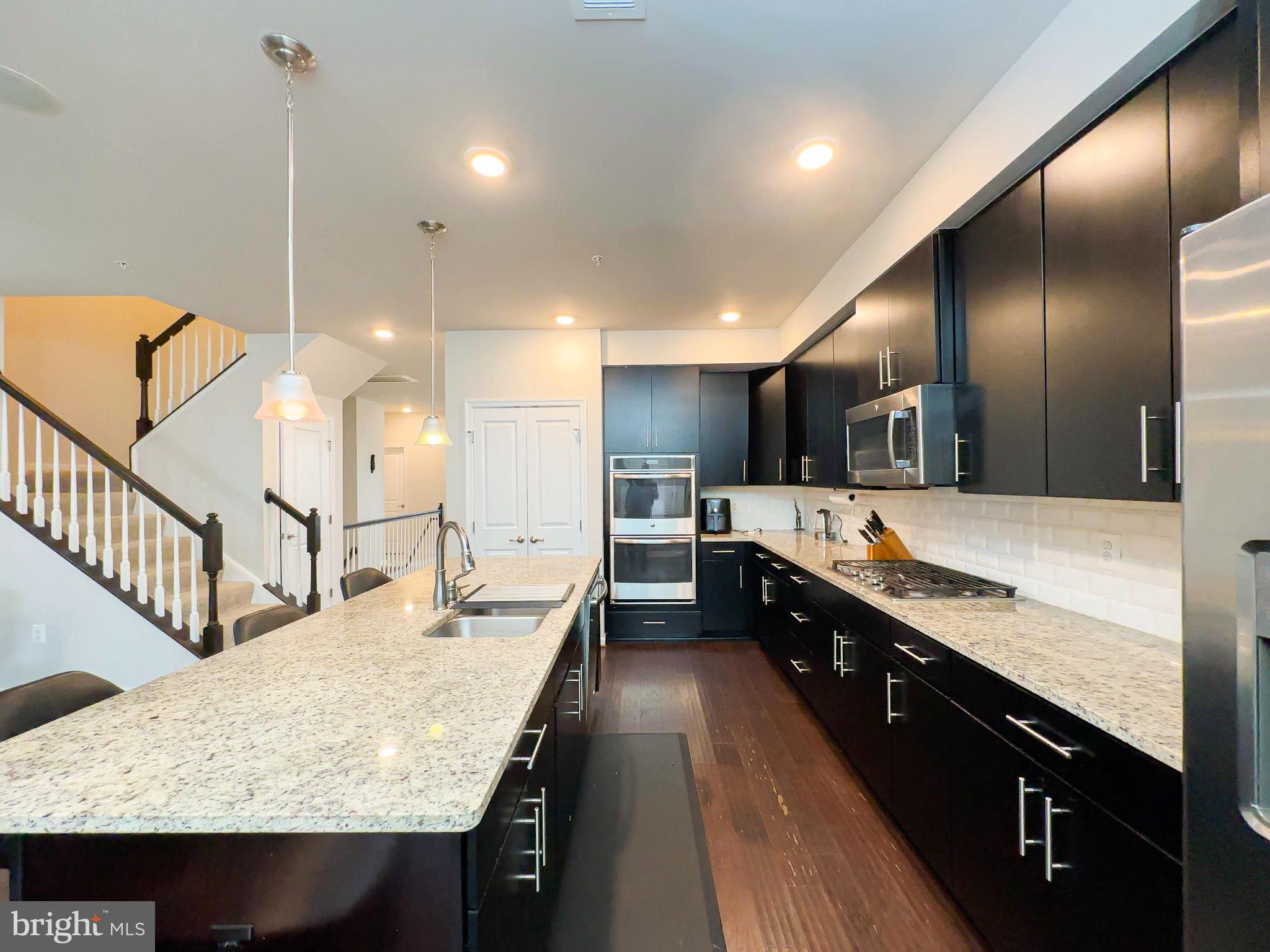 EDITORS PARK - Residential Lease