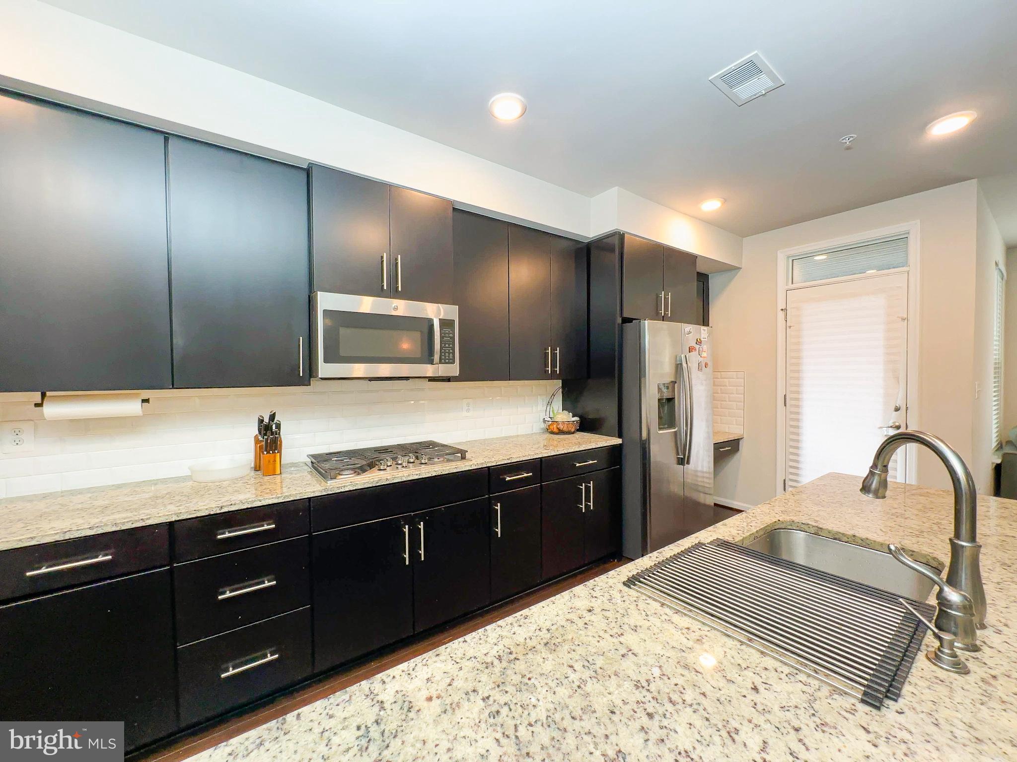 EDITORS PARK - Residential Lease