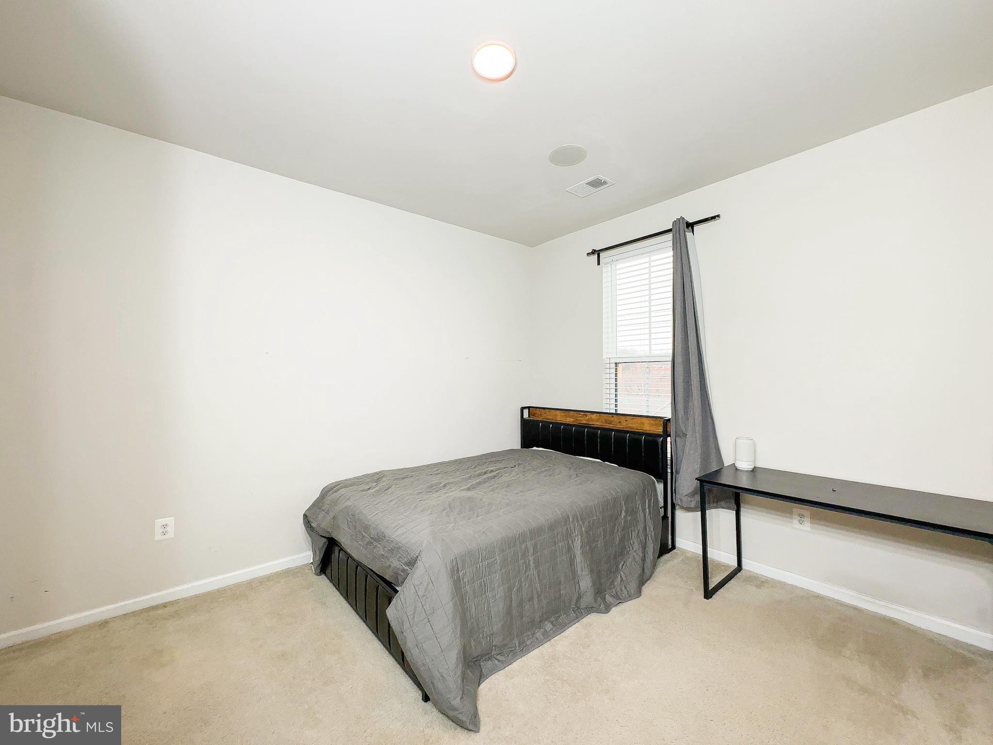 EDITORS PARK - Residential Lease