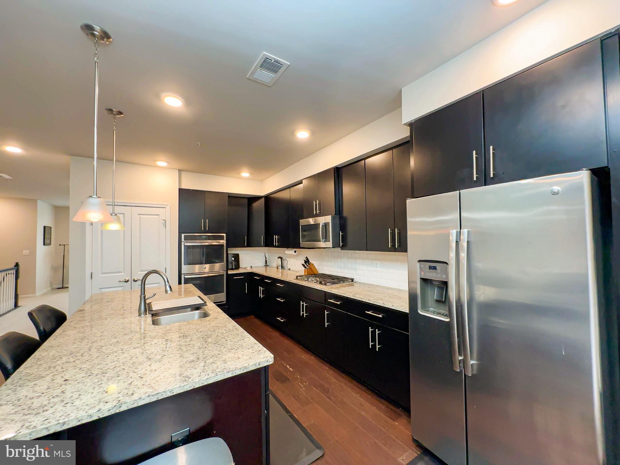 EDITORS PARK - Residential Lease