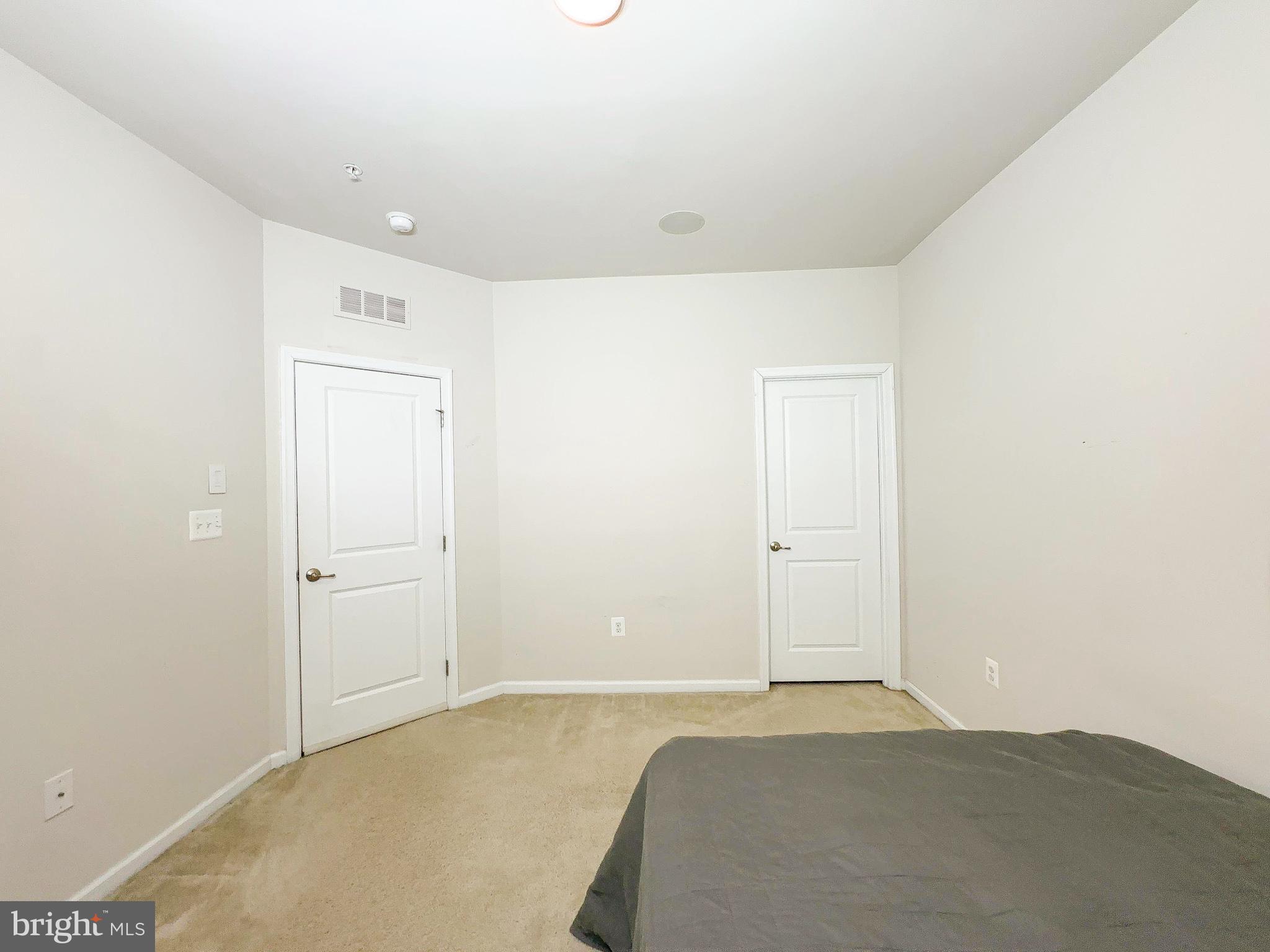 EDITORS PARK - Residential Lease