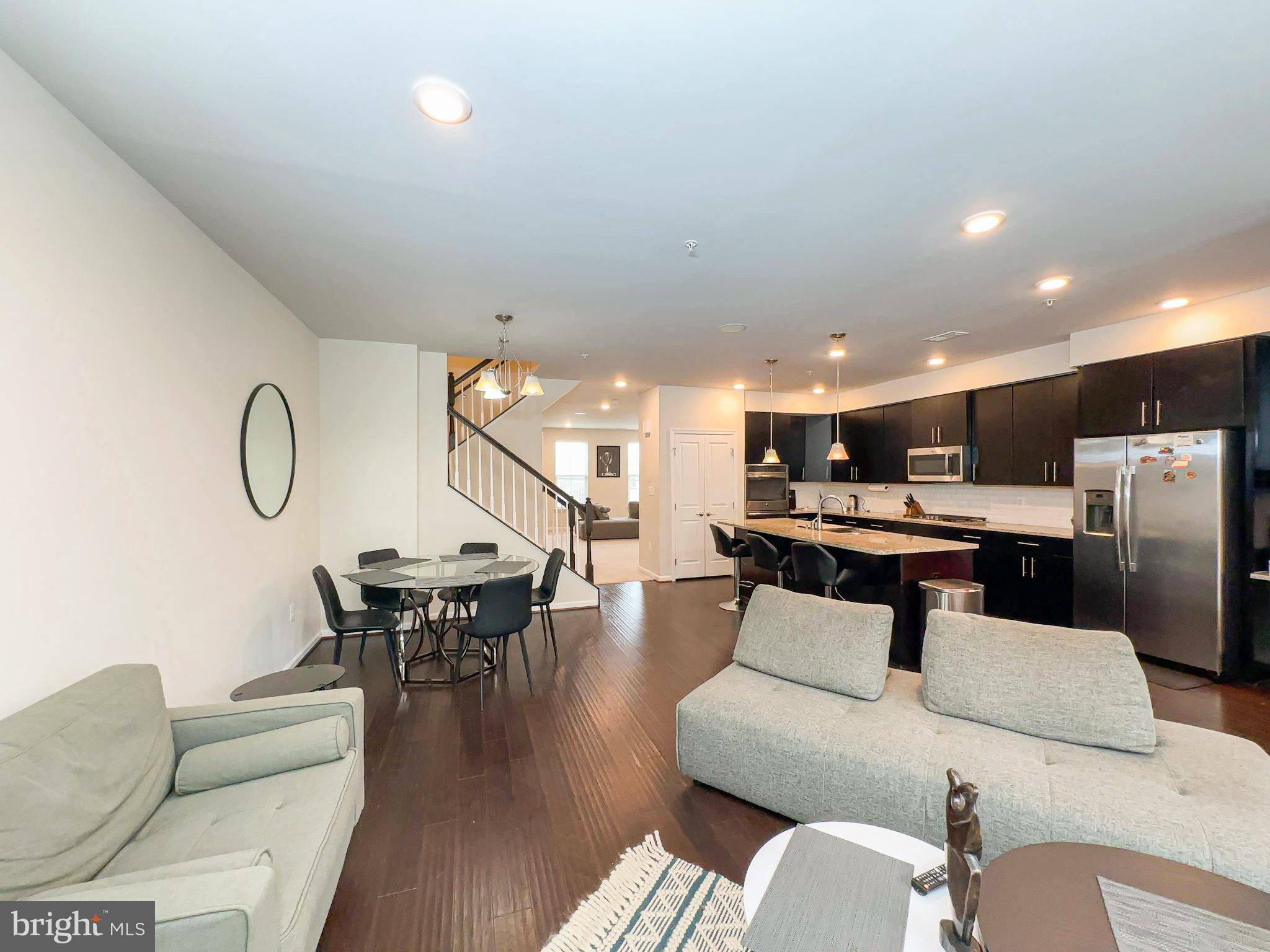 EDITORS PARK - Residential Lease