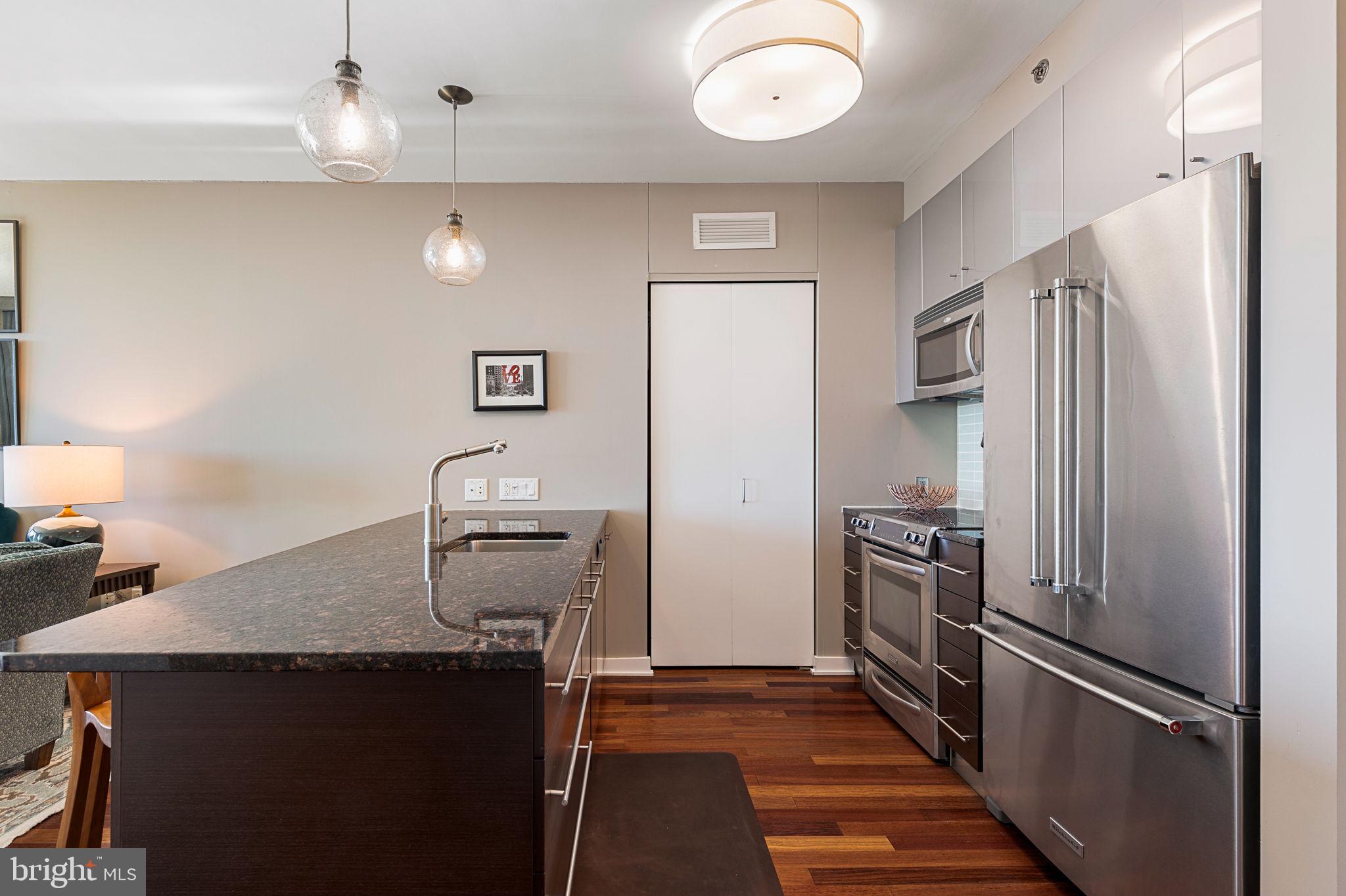 RITTENHOUSE SQUARE - Residential