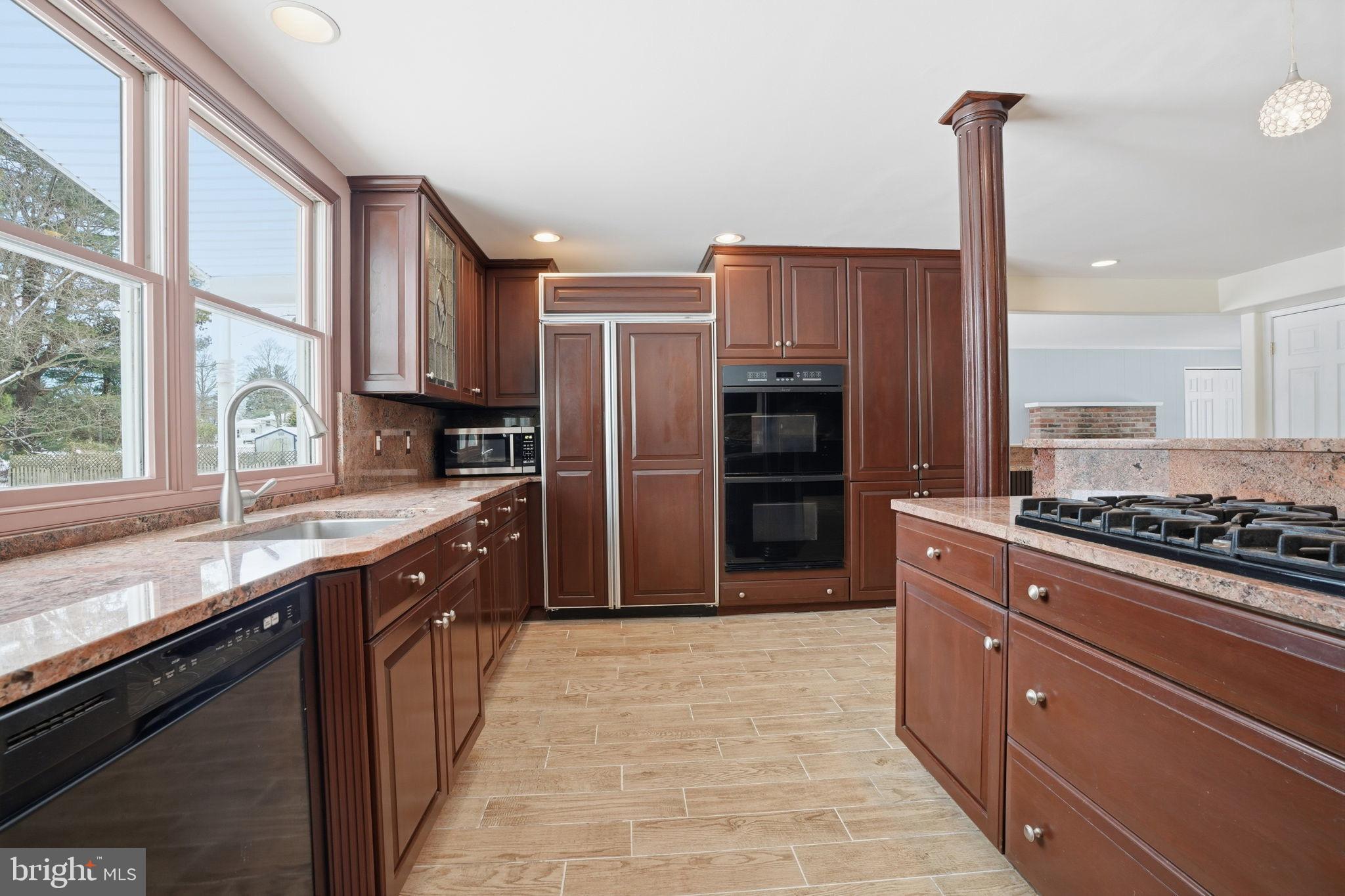 HILLWOOD TERR - Residential