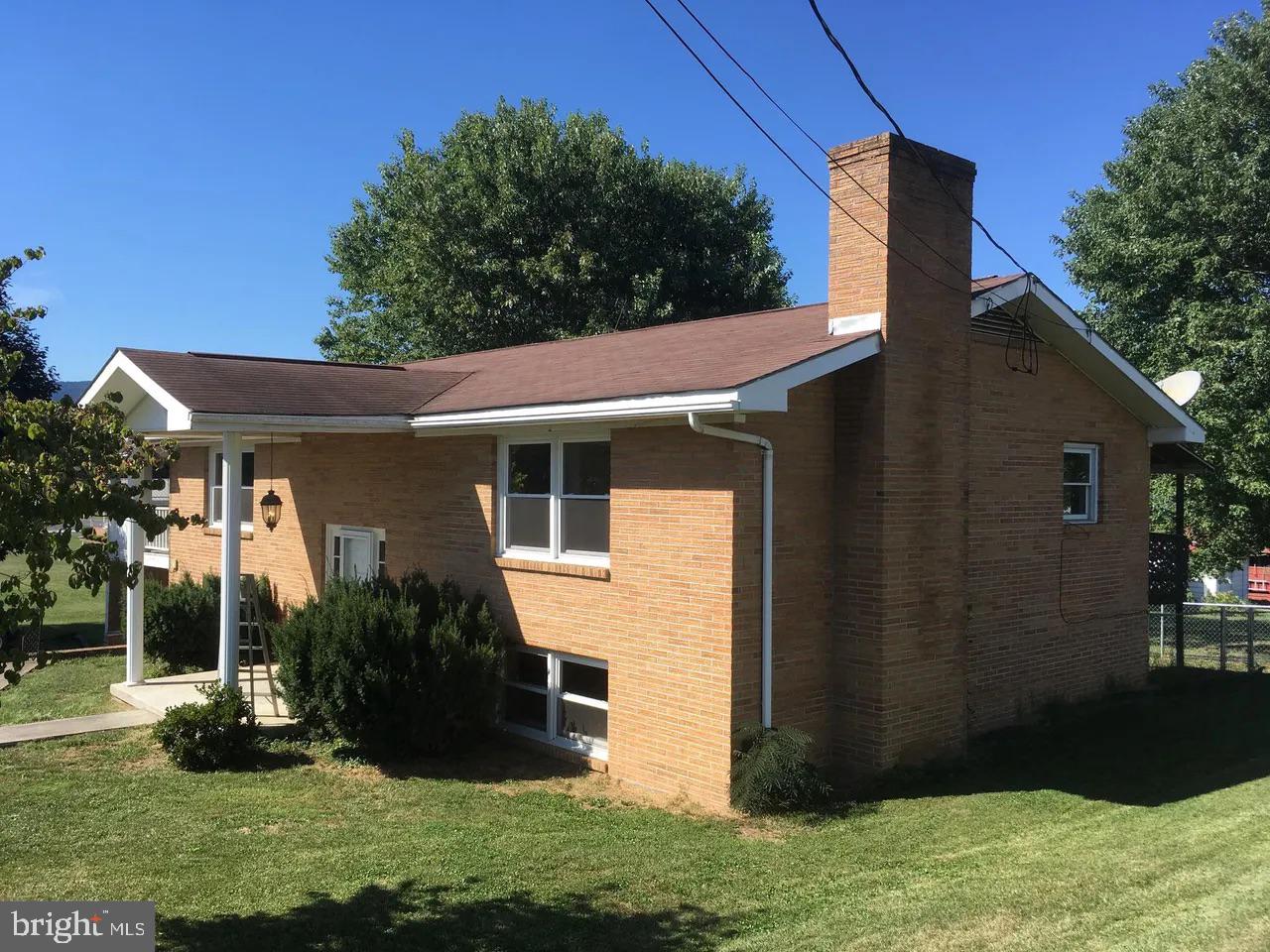 208 EISENHOWER DRIVE