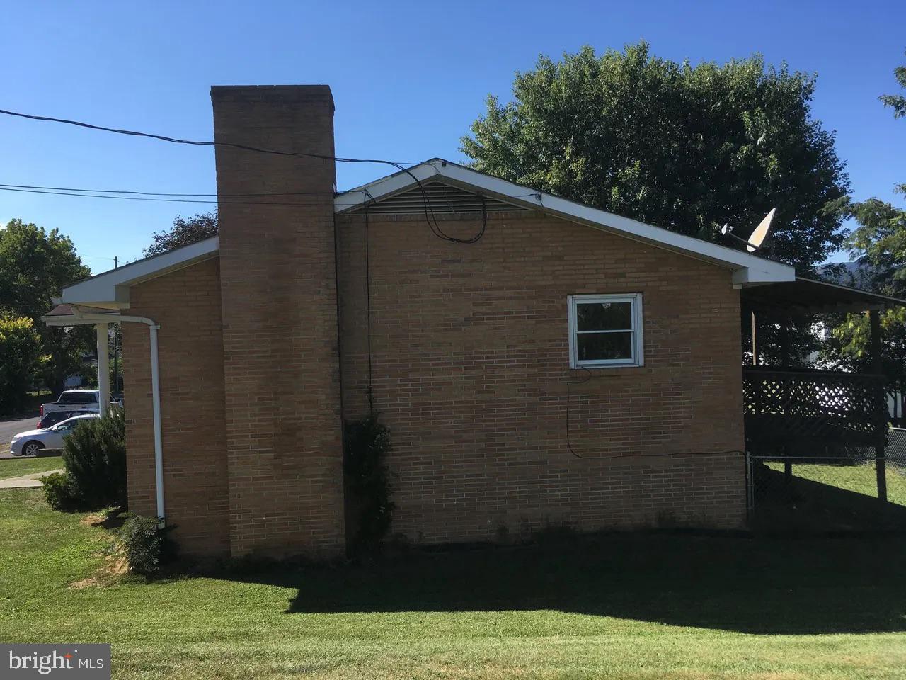 208 EISENHOWER DRIVE