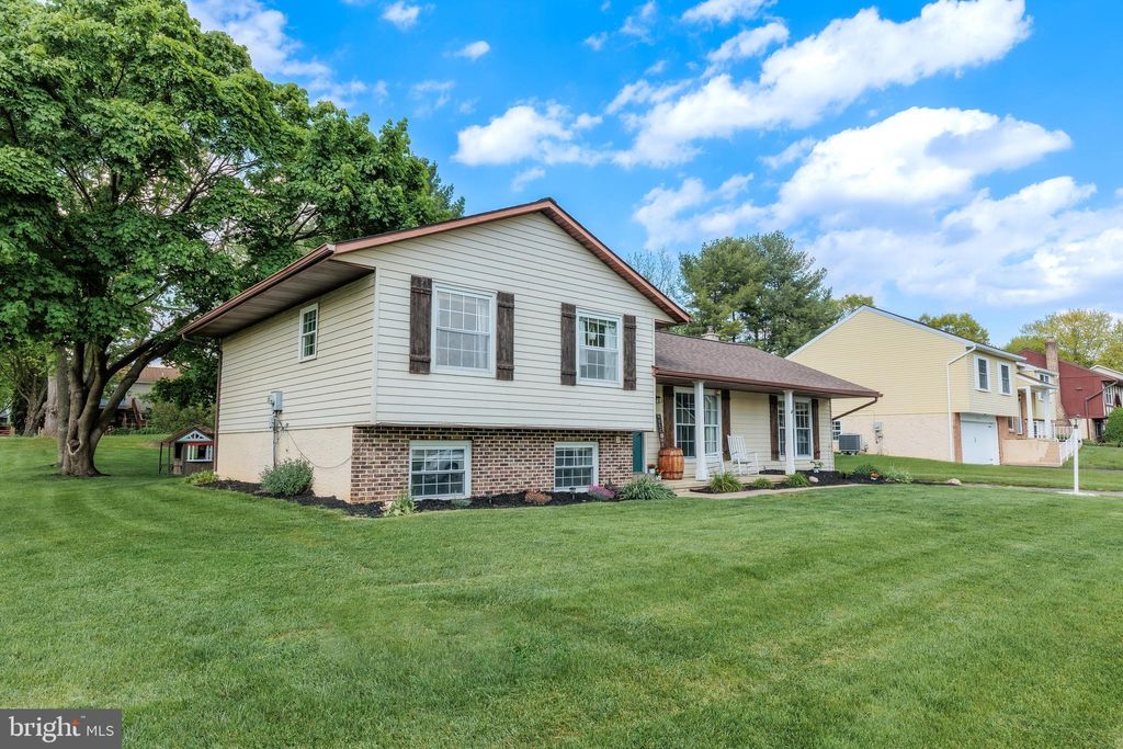 Photo of 2333 Debra Avenue, East Petersburg, PA 17520 (MLS # PALA2050360)