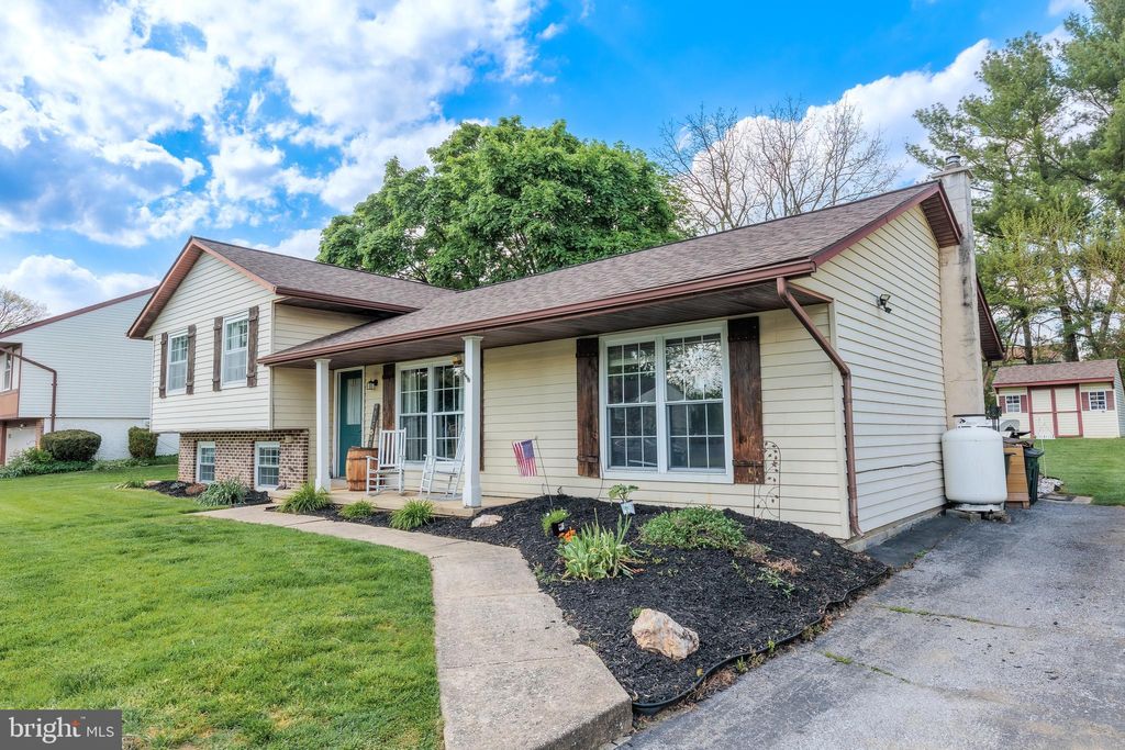 Photo of 2333 Debra Avenue, East Petersburg, PA 17520 (MLS # PALA2050360)