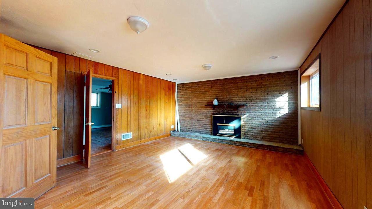 LANHAM SEABROOK - Residential Lease