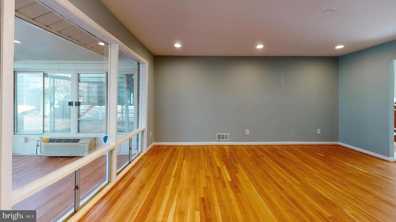 LANHAM SEABROOK - Residential Lease