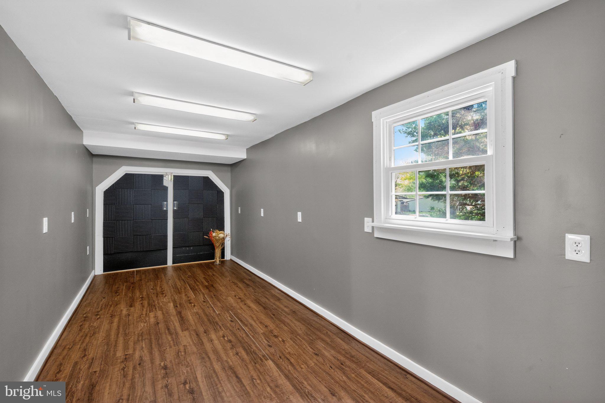 QUINCE ORCHARD KNOLLS - Residential