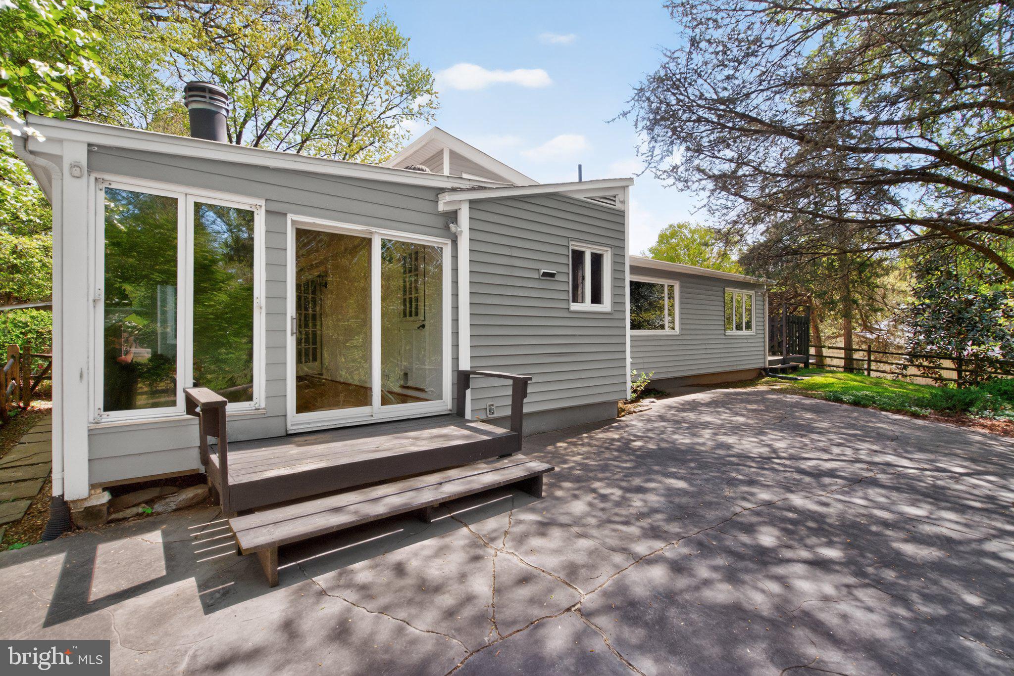 QUINCE ORCHARD KNOLLS - Residential