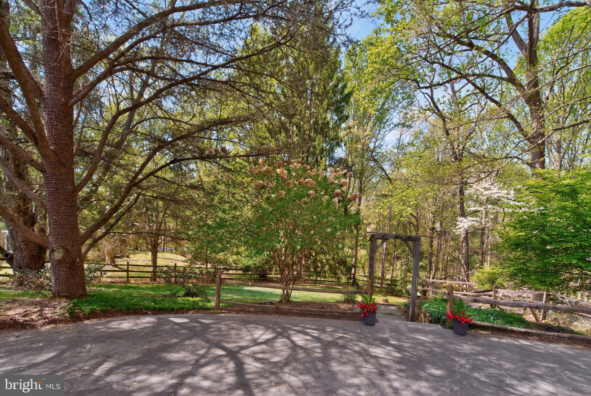 QUINCE ORCHARD KNOLLS - Residential