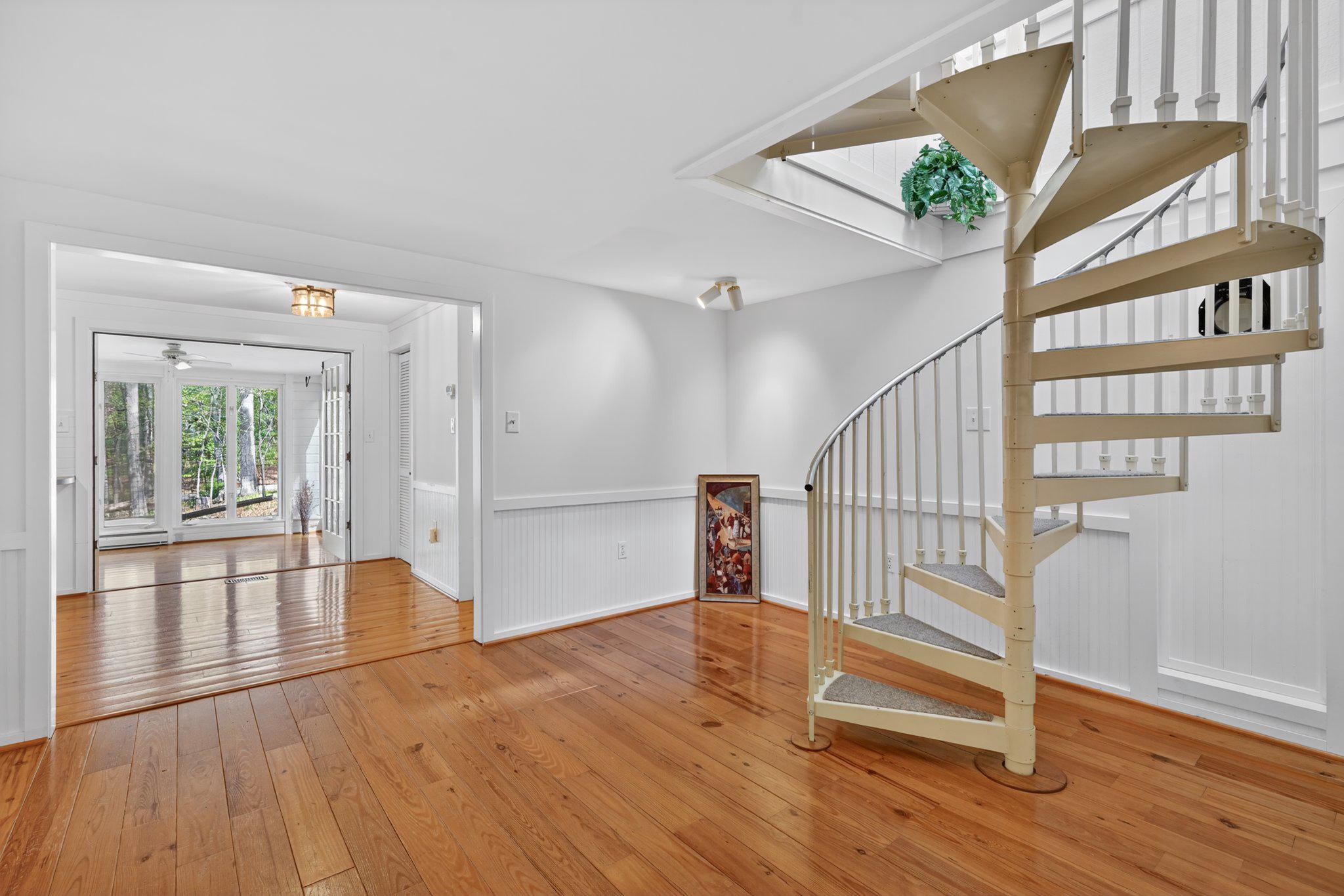 QUINCE ORCHARD KNOLLS - Residential