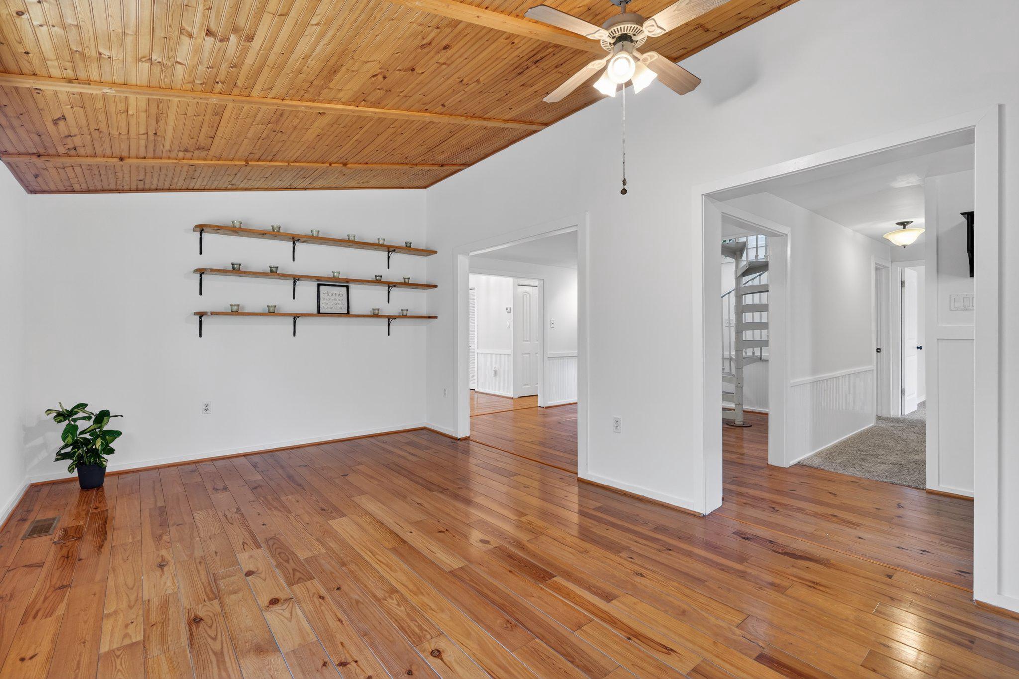 QUINCE ORCHARD KNOLLS - Residential