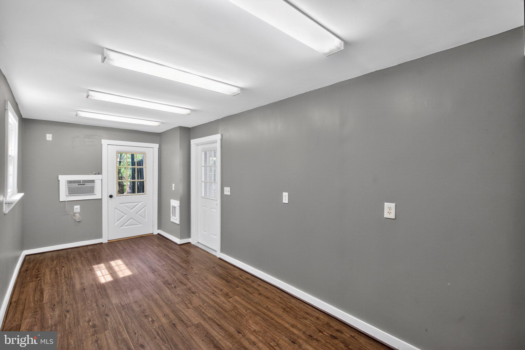 QUINCE ORCHARD KNOLLS - Residential