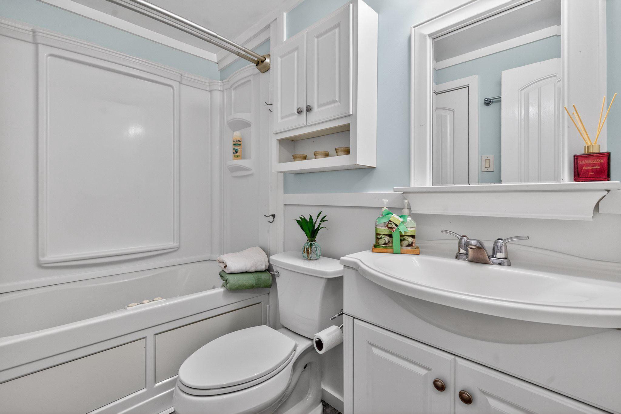 QUINCE ORCHARD KNOLLS - Residential