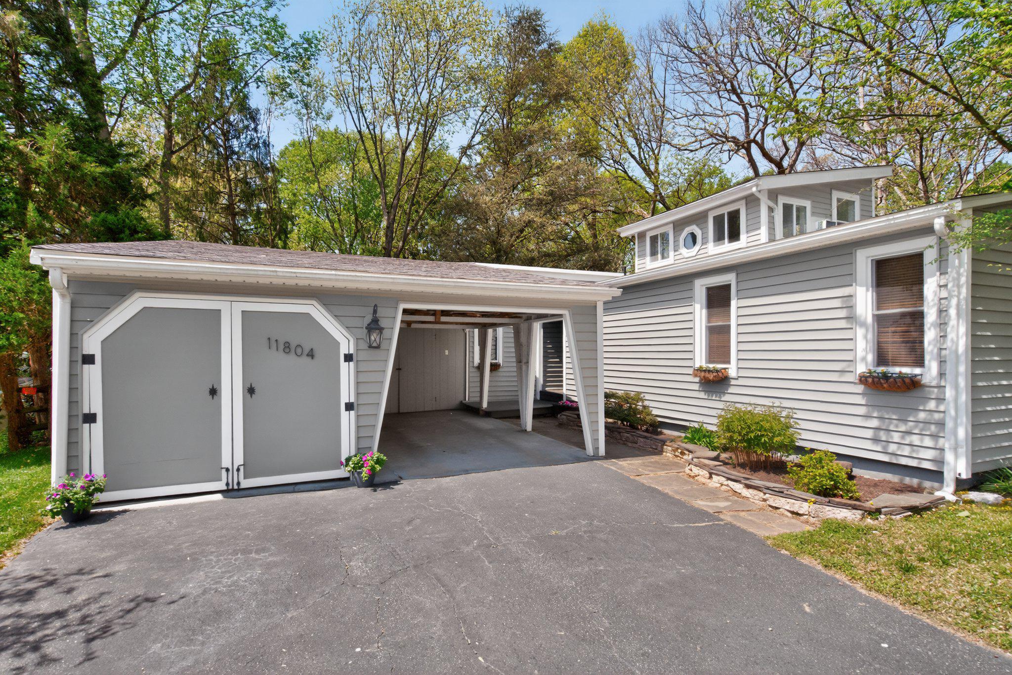 QUINCE ORCHARD KNOLLS - Residential