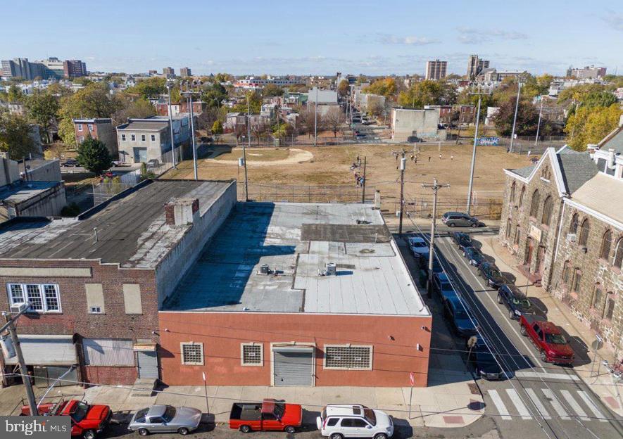 NORRIS SQUARE - Land