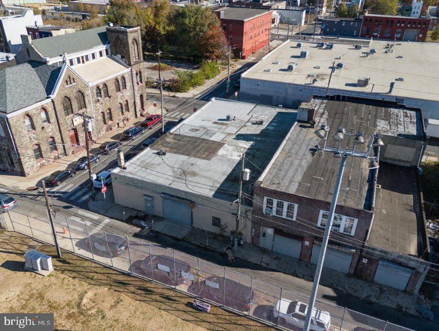 NORRIS SQUARE - Land