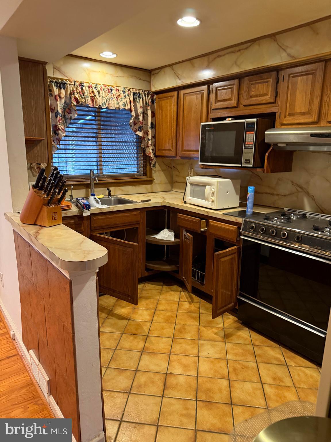 WEST OAK LANE - Residential