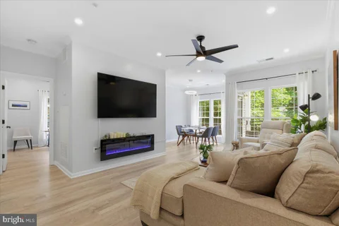 4127 Fountainside Lane Unit 201, Fairfax, VA 22030 - #: VAFX2316300