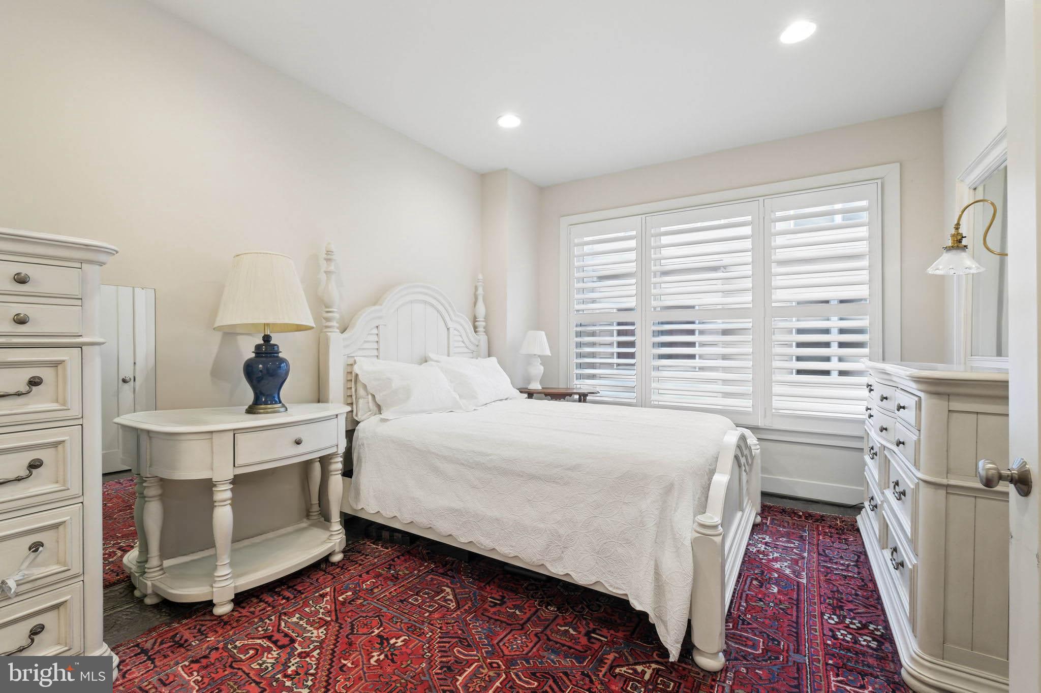 MONTGOMERY ROW - Residential