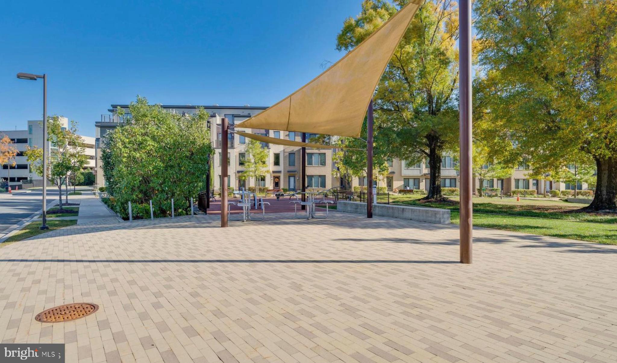 MONTGOMERY ROW - Residential