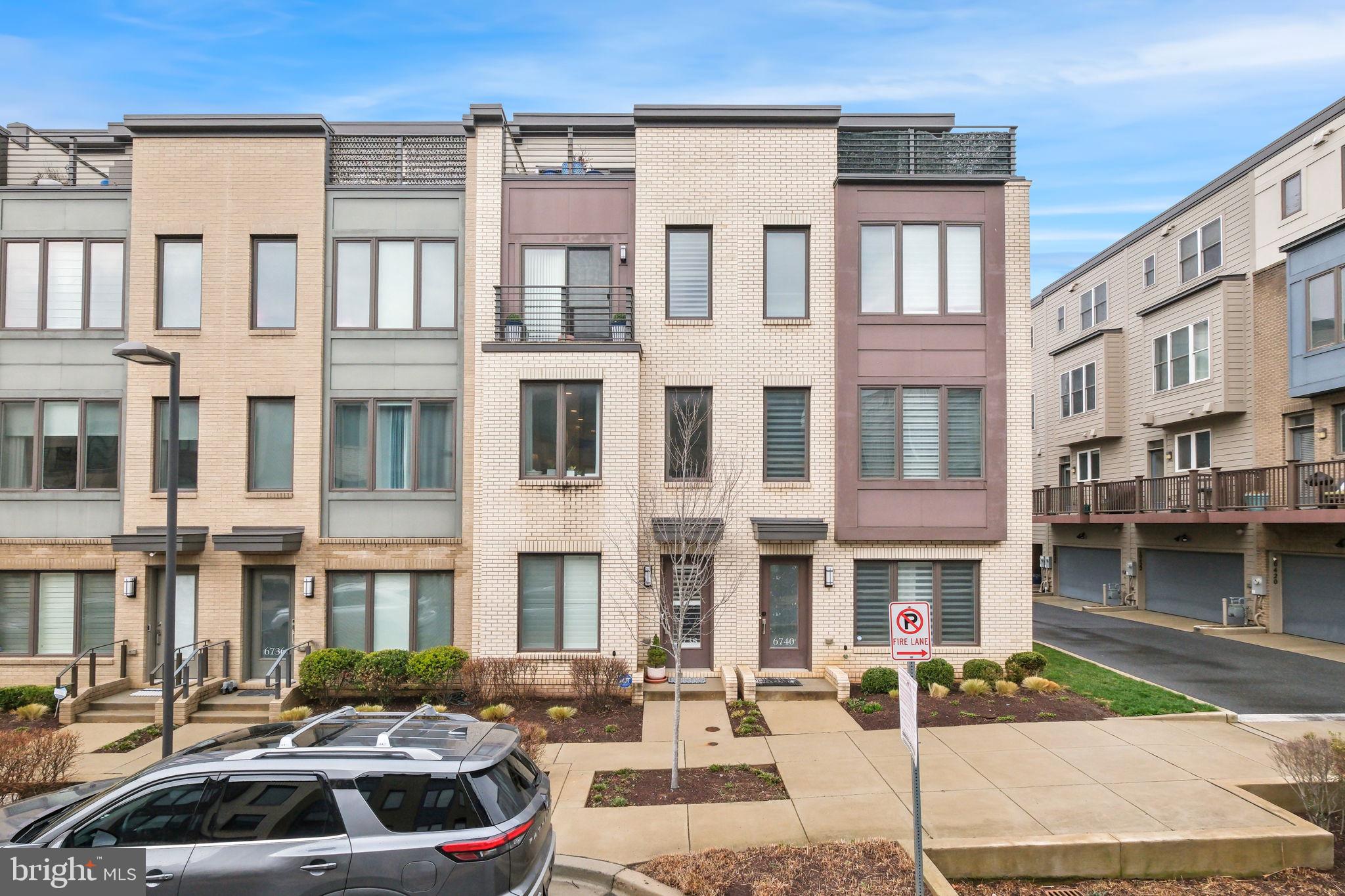 MONTGOMERY ROW - Residential