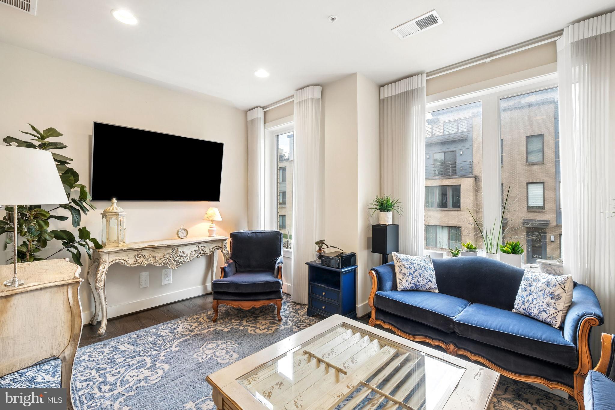 MONTGOMERY ROW - Residential