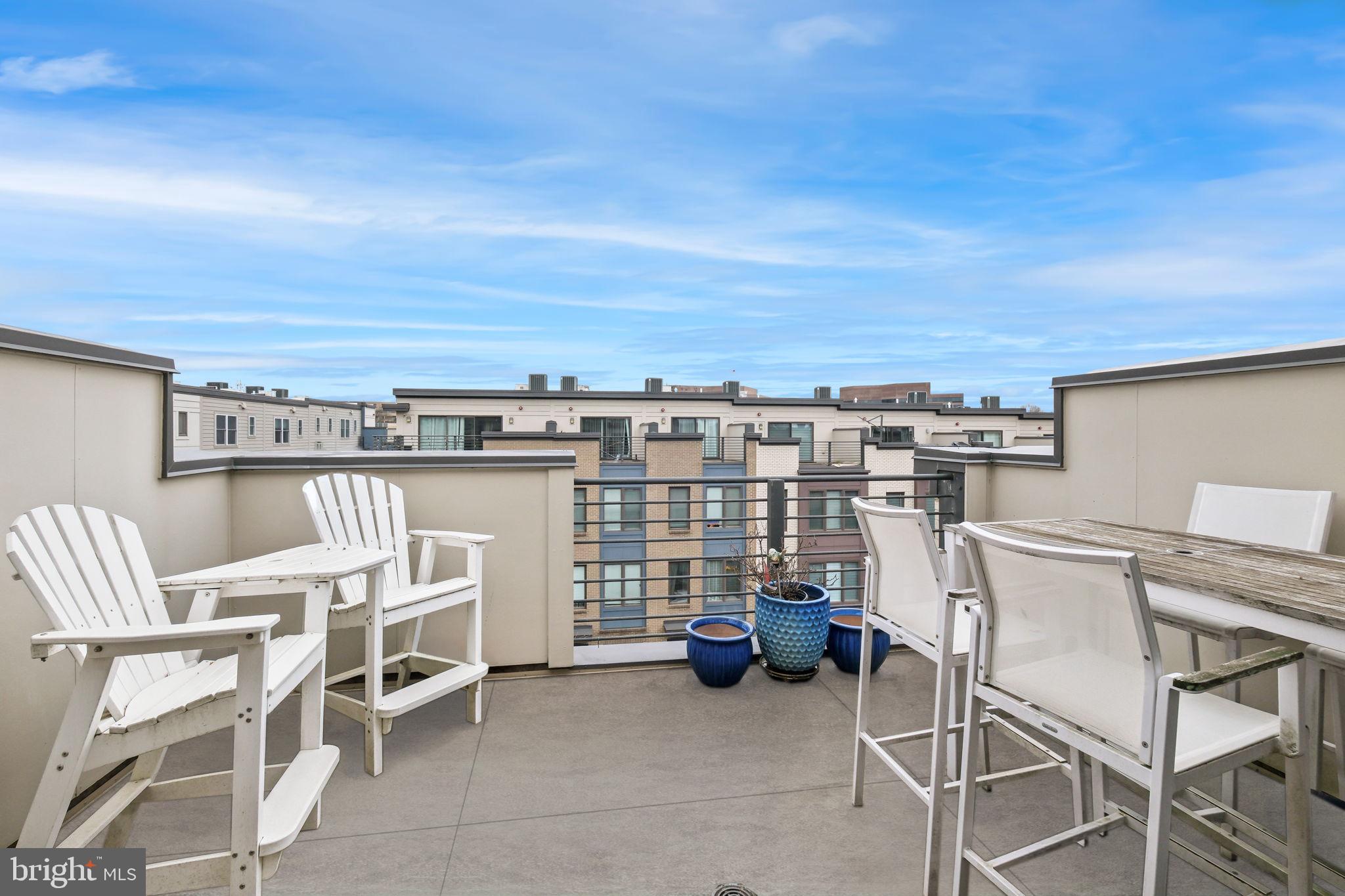 MONTGOMERY ROW - Residential