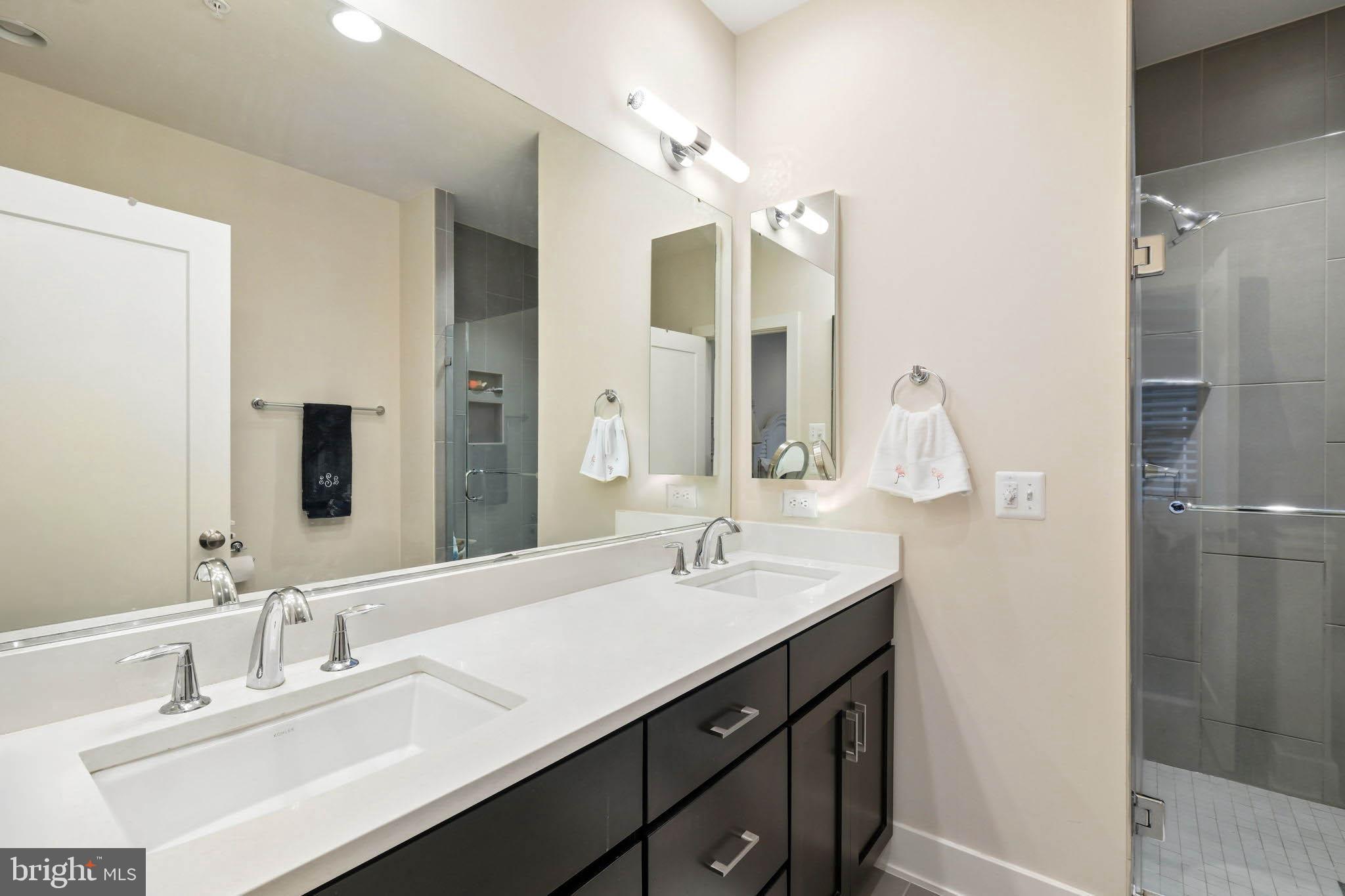 MONTGOMERY ROW - Residential